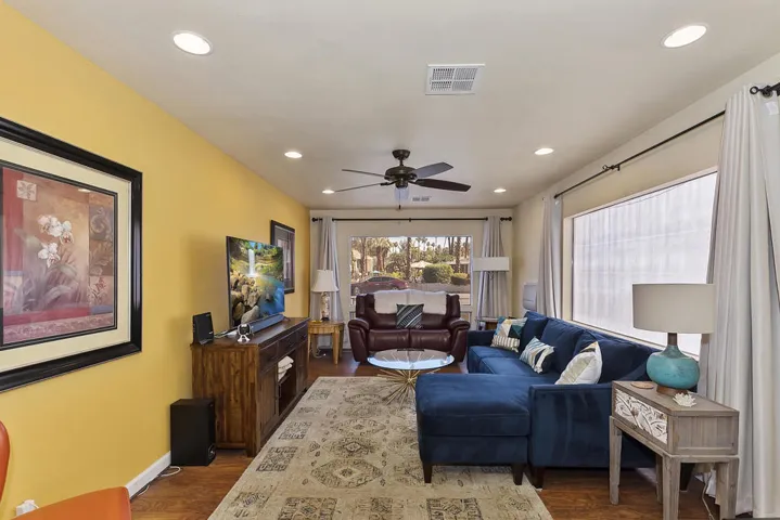 006_Living Room