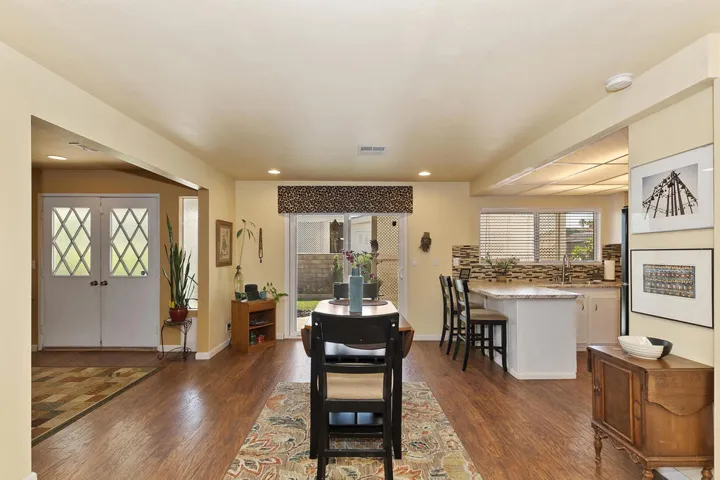 013_Breakfast Area