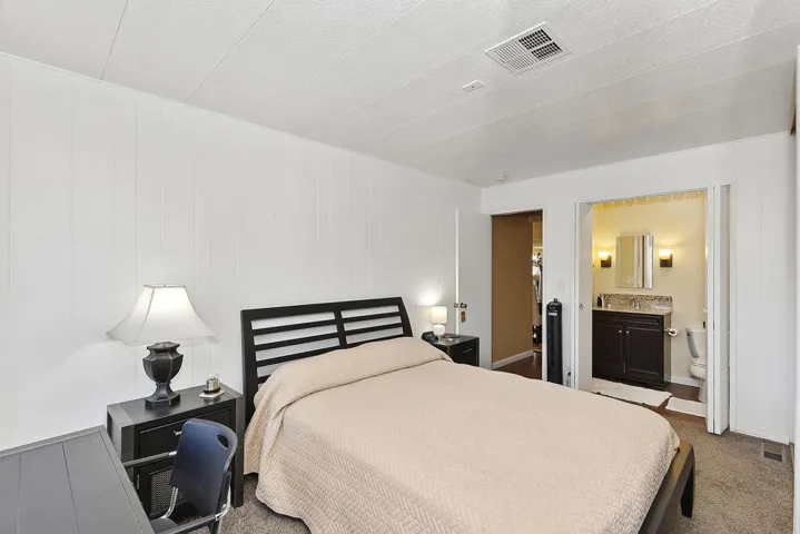 020_Bedroom