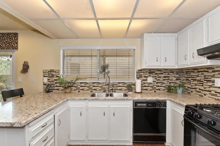 017_Kitchen