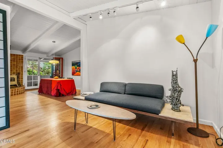 20-web-or-mls-Upmarketmedia_8242Cam-5