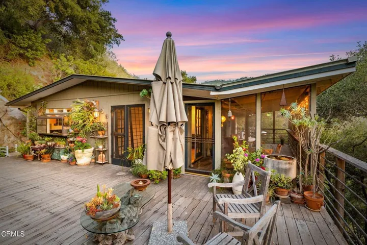 6-web-or-mls-UpmarketMedia-8242CC_Twi-1
