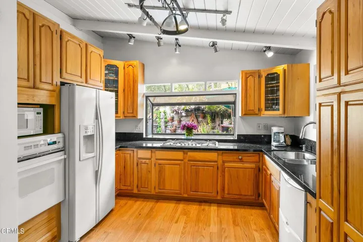29-web-or-mls-UpmarketMedia_8242CC (9)