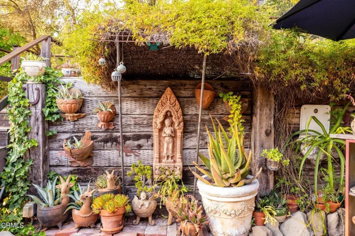 18-web-or-mls-UpmarketMedia-8242CC_Twi-1