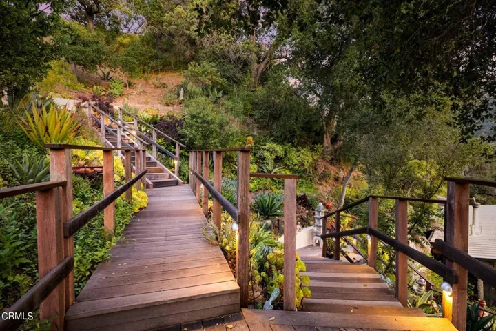 4-web-or-mls-UpmarketMedia-8242CC_Twi-9