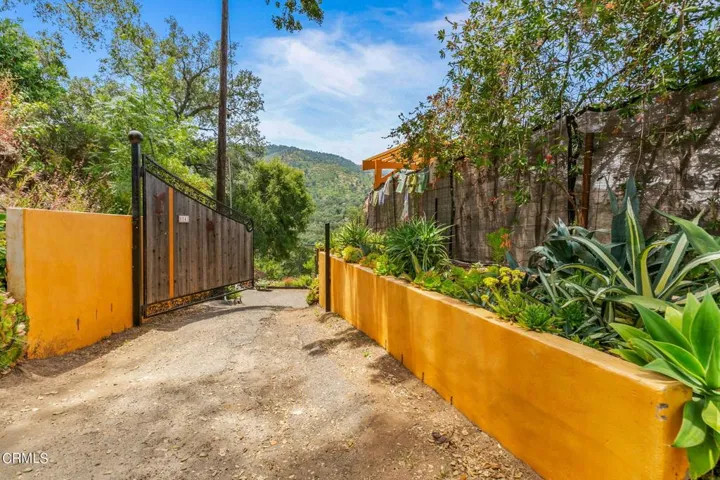 76-web-or-mls-Upmarketmedia_8242Cam-31