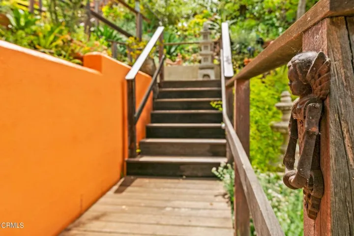 64-web-or-mls-Upmarketmedia_8242Cam-18