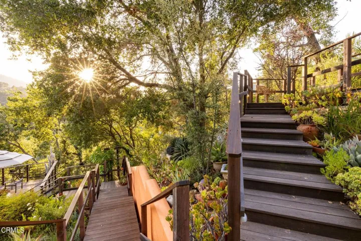 12-web-or-mls-UpmarketMedia-8242CC_Twi-1