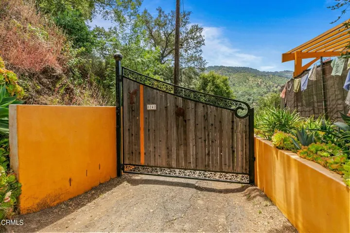 77-web-or-mls-Upmarketmedia_8242Cam-33