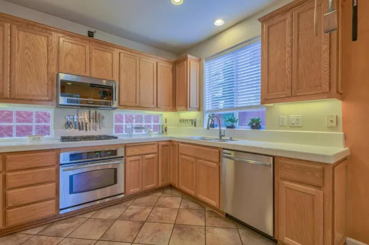 1958 Bradbury Street, Salinas, California 93906
