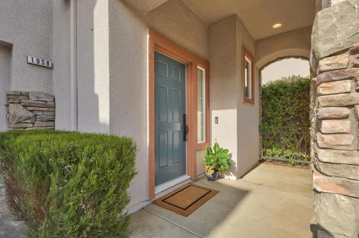 1958 Bradbury Street, Salinas, California 93906