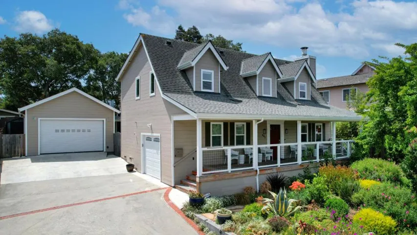 207 Harbor Drive, Santa Cruz, California 95062