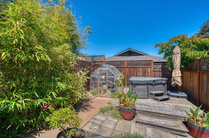 207 Harbor Drive, Santa Cruz, California 95062