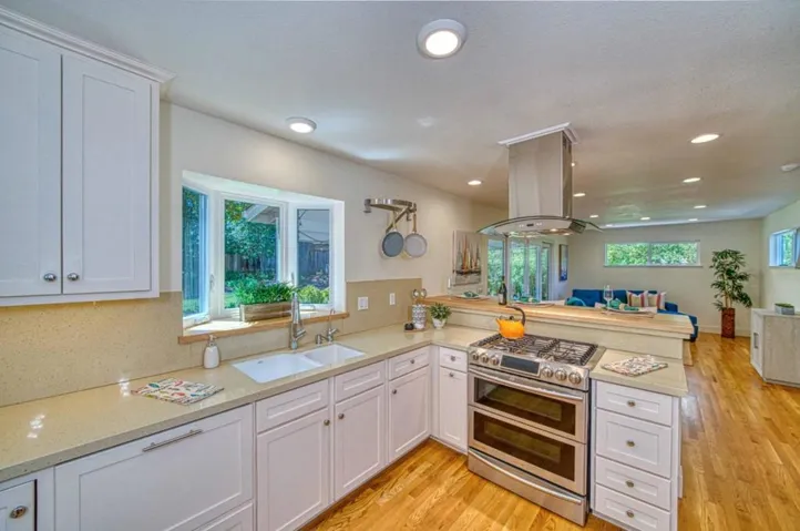 207 Harbor Drive, Santa Cruz, California 95062