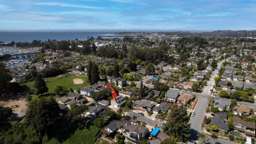 207 Harbor Drive, Santa Cruz, California 95062
