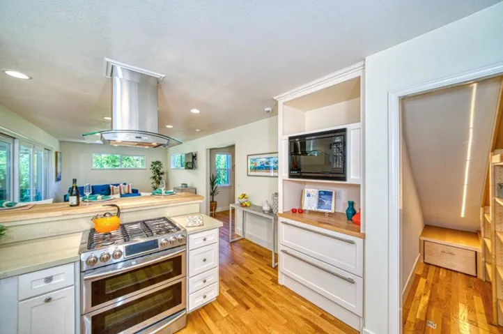207 Harbor Drive, Santa Cruz, California 95062