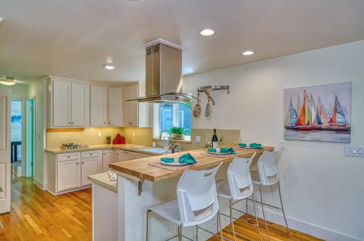 207 Harbor Drive, Santa Cruz, California 95062
