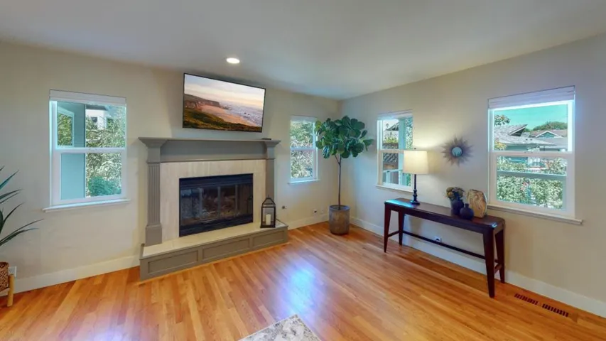 207 Harbor Drive, Santa Cruz, California 95062