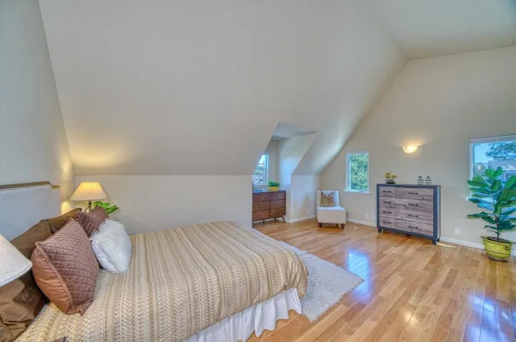 207 Harbor Drive, Santa Cruz, California 95062