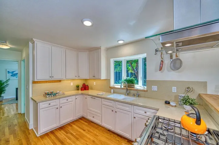 207 Harbor Drive, Santa Cruz, California 95062