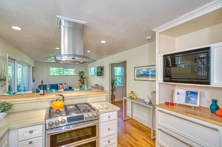207 Harbor Drive, Santa Cruz, California 95062