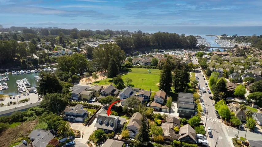 207 Harbor Drive, Santa Cruz, California 95062
