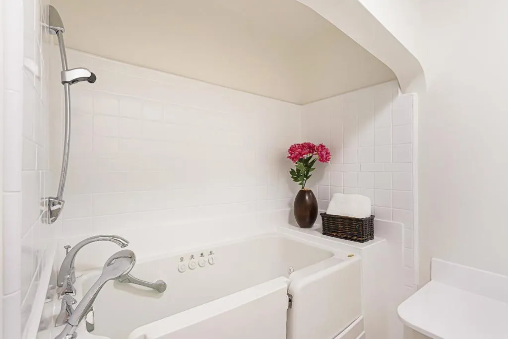 220 Madison Avenue, Redwood City, California 94061 home-pic-10