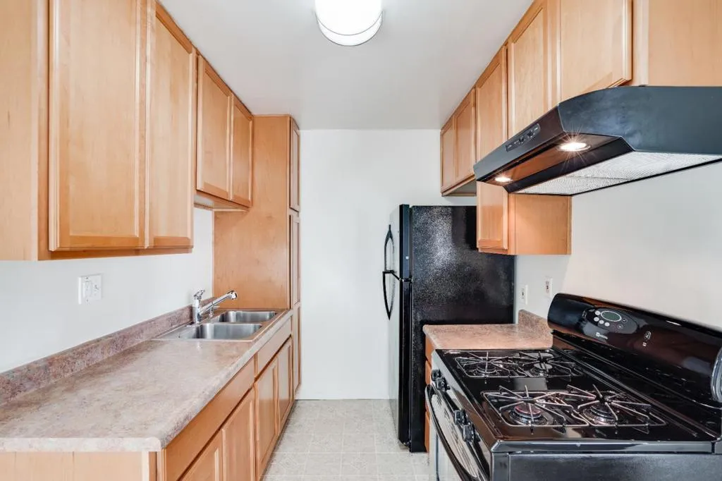 220 Madison Avenue, Redwood City, California 94061 home-pic-22