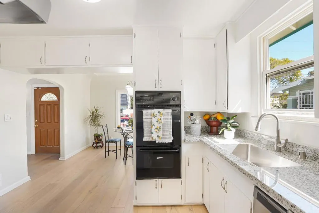 220 Madison Avenue, Redwood City, California 94061 home-pic-16