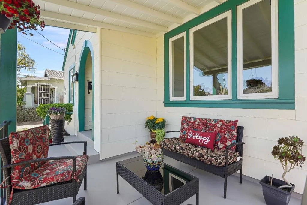 220 Madison Avenue, Redwood City, California 94061 home-pic-1