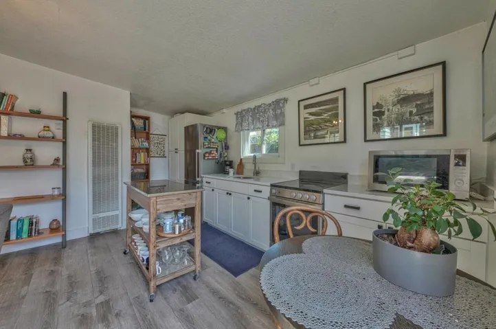 1022 Del Monte Boulevard, Pacific Grove, California 93950