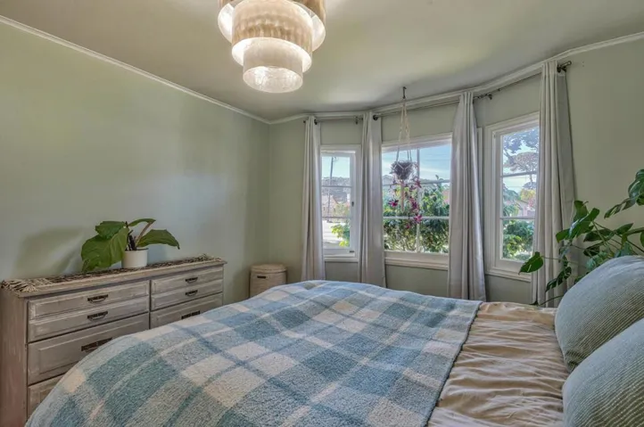 1022 Del Monte Boulevard, Pacific Grove, California 93950