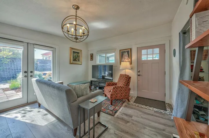 1022 Del Monte Boulevard, Pacific Grove, California 93950