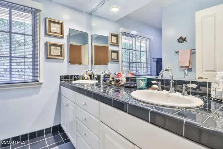 iHall Bath2