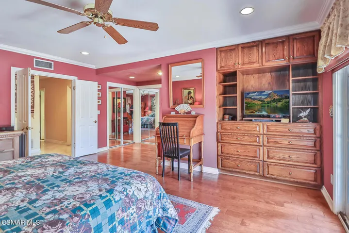 jPrimary Bedroom Suite3