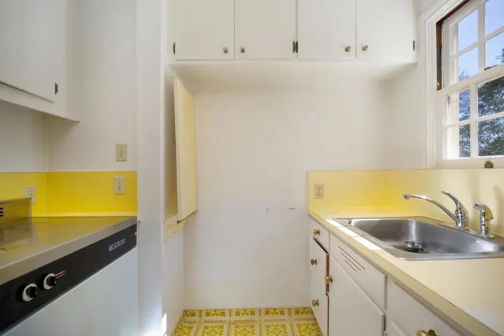 811 Alameda Avenue, Monterey, California 93940