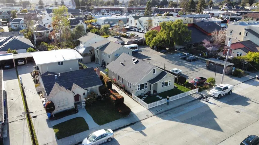1031 Cayuga Street, Santa Cruz, California 95062 home-pic-2