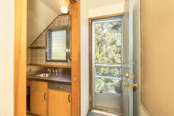 , Palo Alto, California 94301