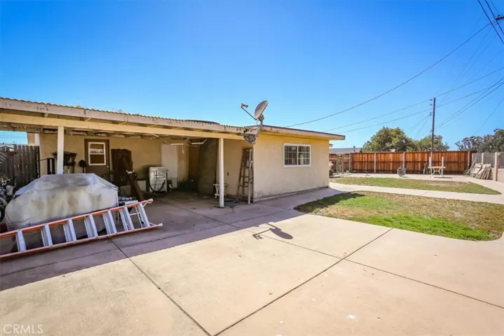 989 Via Esmeralda, Santa Maria, California 93455
