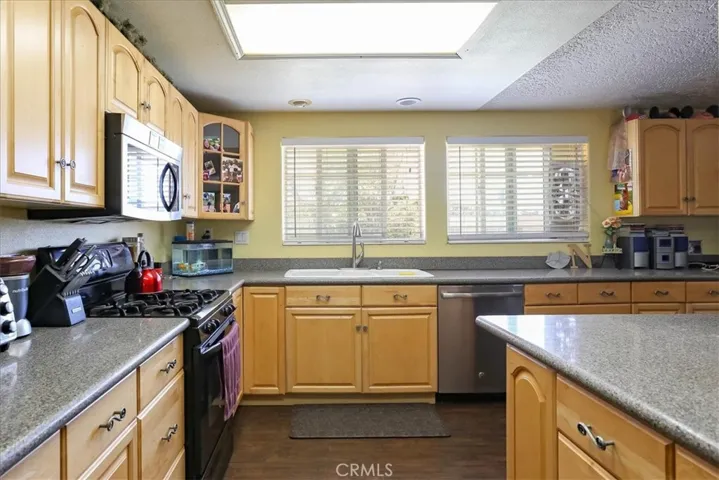 989 Via Esmeralda, Santa Maria, California 93455