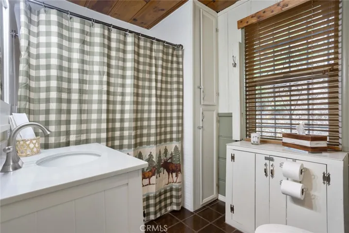 859 Fern Drive, Crestline, California 92325