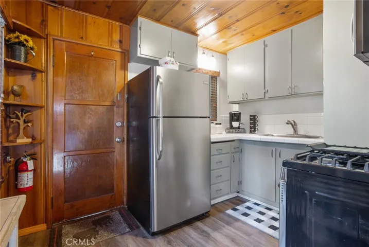 859 Fern Drive, Crestline, California 92325