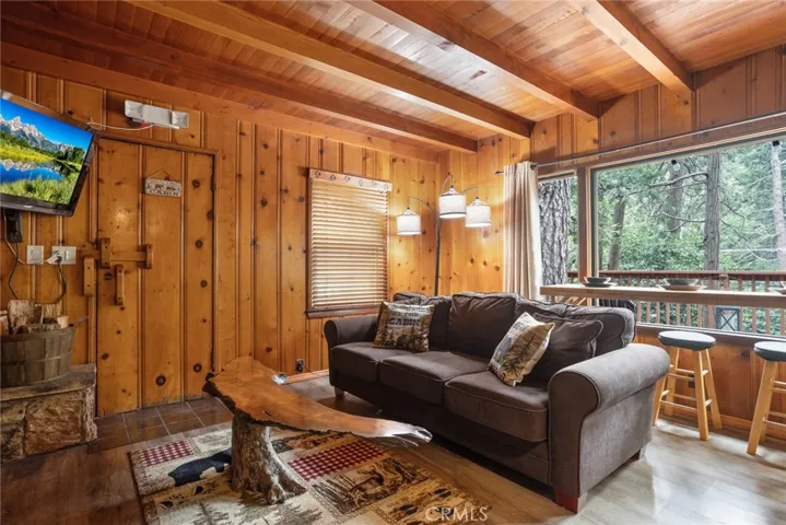 859 Fern Drive, Crestline, California 92325