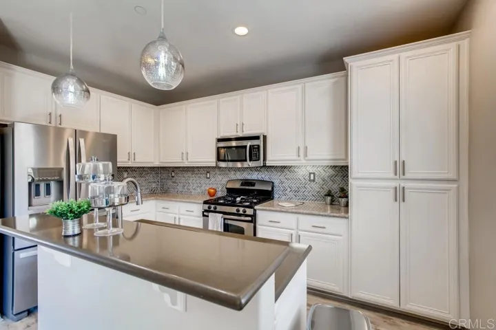 341 Cobalt Drive, Vista, California 92083