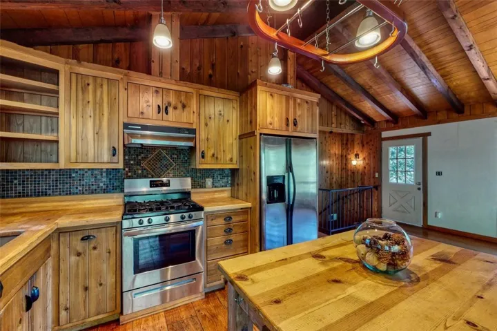 276 Chipmunk Drive, Twin Peaks, California 92391