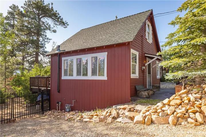 544 Waynoka Lane, Big Bear Lake, California 92315