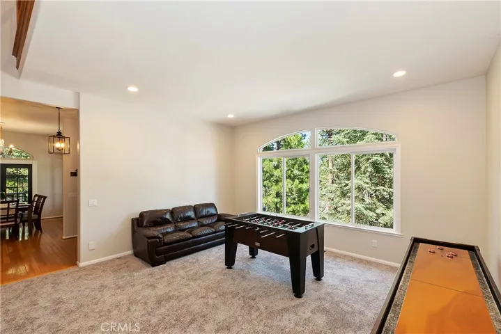 334 Riviera Drive, Lake Arrowhead, California 92352