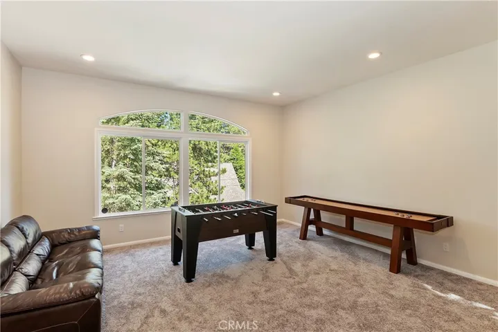 334 Riviera Drive, Lake Arrowhead, California 92352