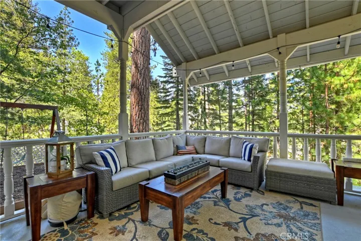 334 Riviera Drive, Lake Arrowhead, California 92352