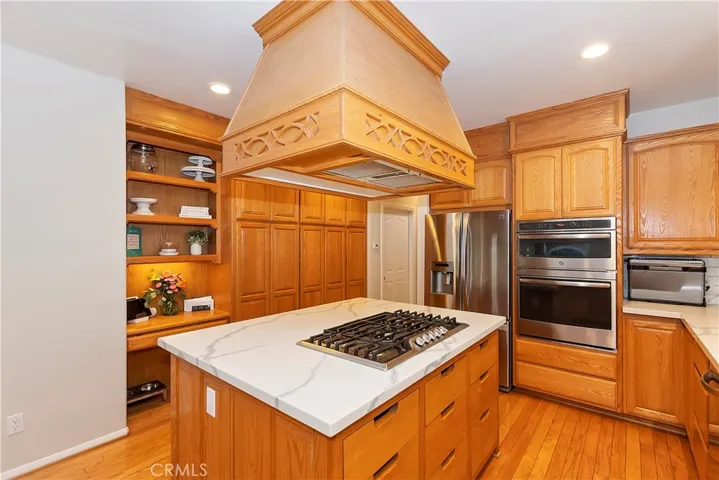 334 Riviera Drive, Lake Arrowhead, California 92352